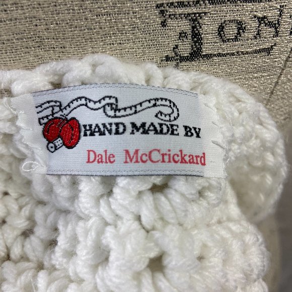 Beautiful white crocheted handmade poncho 3 little snowmen accents - Picture 6 of 6